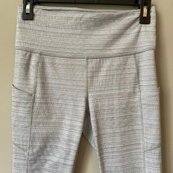 Athleta Women's Small High Rise Jacquard Mesh Chat to Town Capri Crop Leggings - Picture 6 of 16